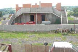 VILLA singola+Appartamento+Mq.10.000