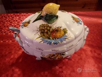 Zuppiera con mestolo in ceramica vintage