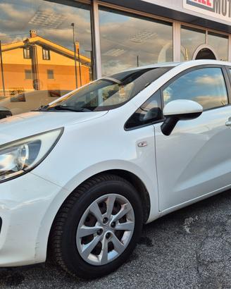 Kia Rio 1.1 CRDi WGT 5p. LX UNIPRO 22