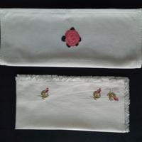 Tovagliette ricamate a mano con rose set 2 pezzi