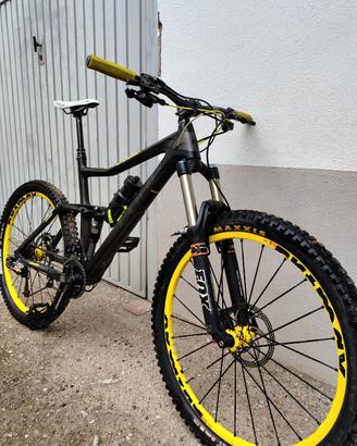 Cube Stereo 160 Super HPC 27.5 in carbonio