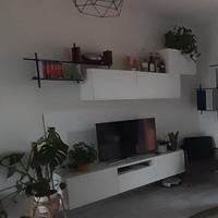 Mobile TV IKEA BESTÅ + 3 pensili METOD