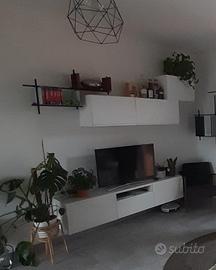 Mobile TV IKEA BESTÅ + 3 pensili METOD