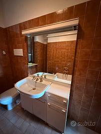 Mobile bagno con specchio(con luce) e lavandino