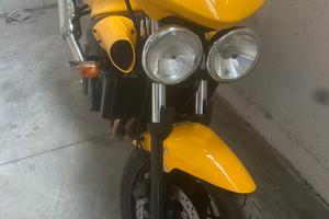 Triumph speed four 600