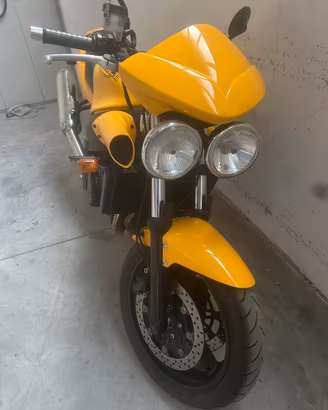 Triumph speed four 600