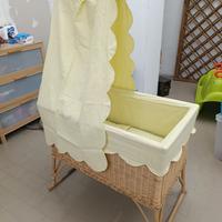 Culla in vimini a baldacchino 