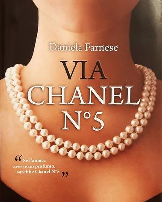 VIA CHANEL N°5 di Daniela Farnese