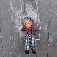 Pagliaccio su altalena 