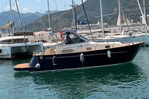 Gozzo Serapo 30 bimotore in linea d’asse