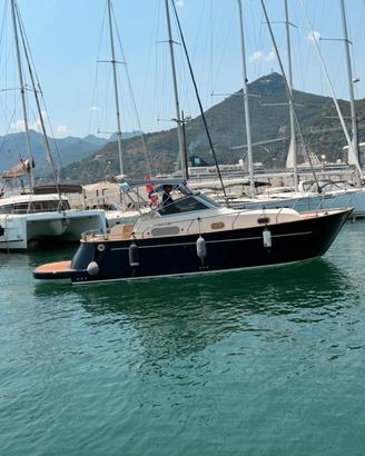 Gozzo Serapo 30 bimotore in linea d’asse
