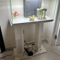 Acquario e mobiletto