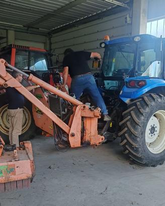 TRATTORE NEW HOLLAND T4