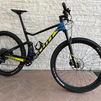 MOUNTAIN BIKE SCOTT SPARK RC900