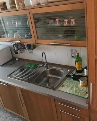 Cucina COMPLETA tenuta benissimo in legno