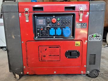 Generatore AVR 8 KW diesel silenziato 