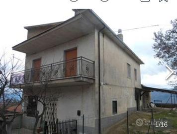 Casa situata in collina