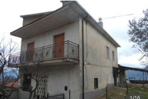 Casa situata in collina