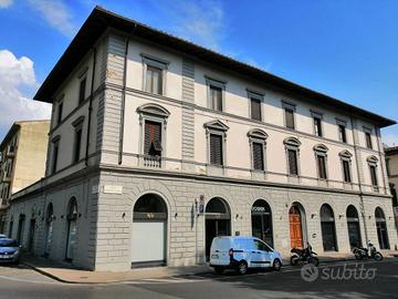Appartamento di 95 m² con 4 locali e box auto a Fi