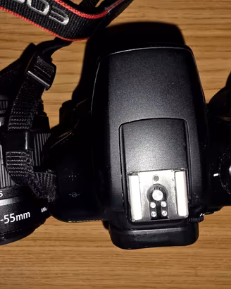 Canon Eos 1300D con zoom 18-55mm
