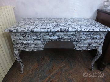 scrivania antica decoupage fumetto