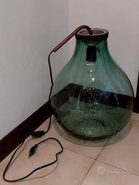 Lampada fatta con un'antica damigiana