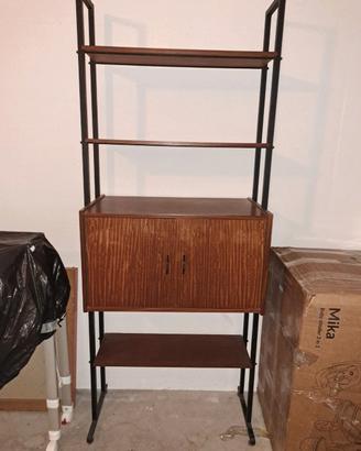 libreria anni 60 stile scandinavo