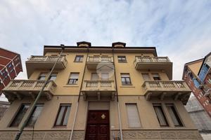 2 LOCALI A TORINO