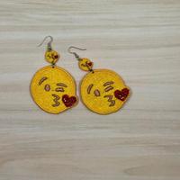 Orecchini in pizzo ricamati Smile: Kiss