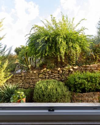 5 vani doppi servizi,balcone, appena ristruttuato