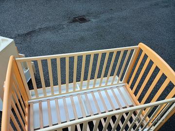 Lettino con sponde e lavatoio cassettiera