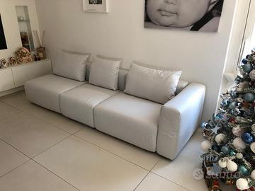 Divano lineare “Divani&Divani”