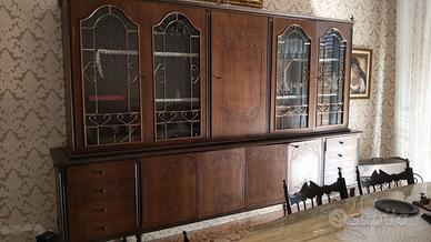 Credenza con vetrina vintage in legno – anni 70