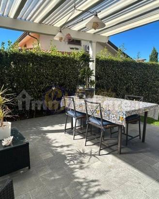 Villa di 165 m² con più di 5 locali a Massarosa