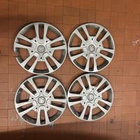 Cerchi completi di gomme 215 65 16c