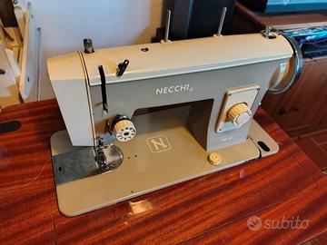Macchina da cucire Necchi anni 70