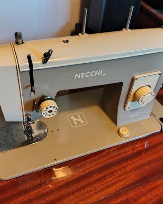 Macchina da cucire Necchi anni 70