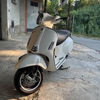Piaggio Vespa 300 GTS Super - 2023