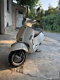 Piaggio Vespa 300 GTS Super - 2023