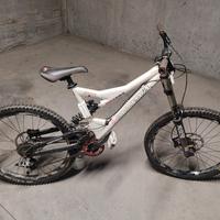 Commencal Supreme DH v1