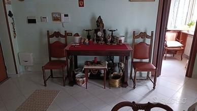 Mobile ingresso con sedie orologio e quant'altro