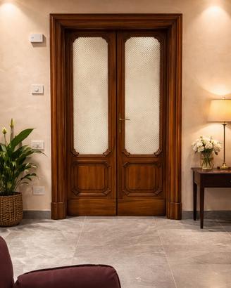 Antica porta a doppia anta in legno massello