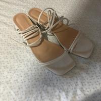 sandali con tacco basso