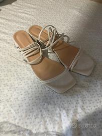 sandali con tacco basso