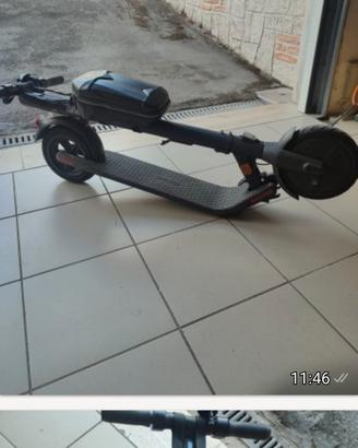 monopattino  lettrico Ninebot 