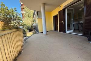 Bilocale con terrazzo parzialmente arredato