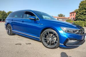 Passat Variant 2.0 TDI  2x R-Line + Pelle + Matrix