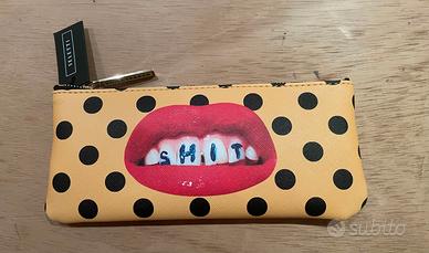 Astuccio Toiletpaper Shit