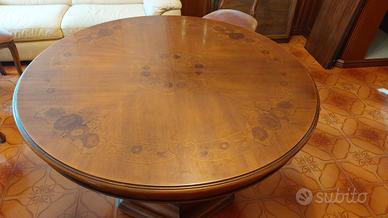 Tavolo Rotondo in Noce con Intarsi Floreali – Stil