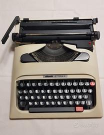 Olivetti Lettera 12 macchina da scrivere custodia